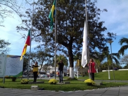 Hasteamento da Bandeira em comemoração à Semana da Pátria